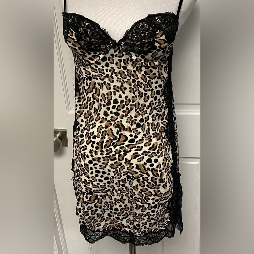 Victorias secret Lingerie Teddy leopard Black lace push up bra Padded size 34B